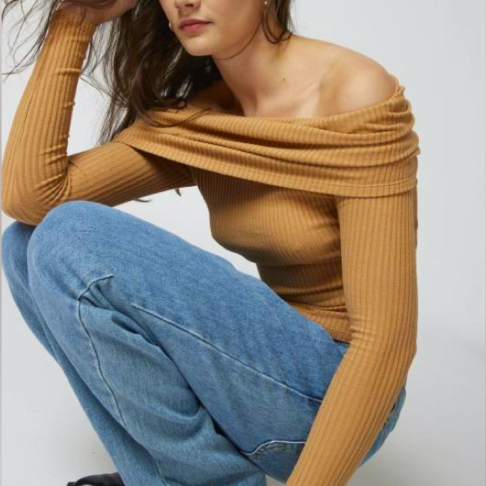NWOT Urban Outfitters Hailey Foldover Off The Shoulder Long Sleeve Top